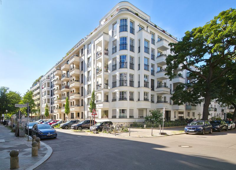 Luxuriöse Neubau-Wohnung mit Altbauflair im Wilmersdorfer-Bestlage, 3-Zi., Süd-Balkon, Parkett, TG